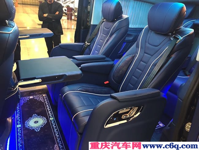 2018款奔驰V250中东版 6座//小桌板/航空座椅现车65.5万