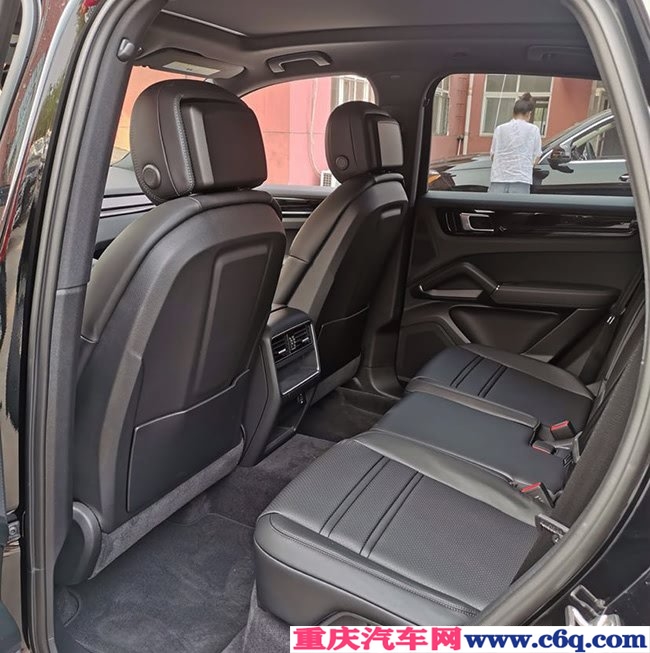 19款保时捷卡宴3.0T美规版 19轮/全景天窗现车82万劲惠