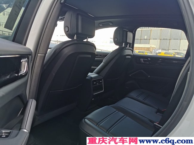 2019款保时捷卡宴加规版 19轮/金属漆/小豪华包现车86万