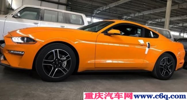2019款福特野马2.3T加规版 18熏黑轮/遥启现车32万优享