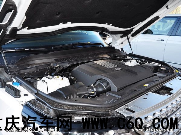 路虎  3.0 V6 发动机主体特写
